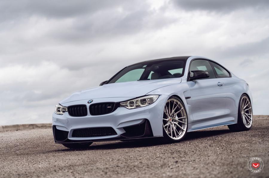  BMW M4 Coupe on Vossen Wheels (M-X4T) 2019 года  (фото 4 из 19)